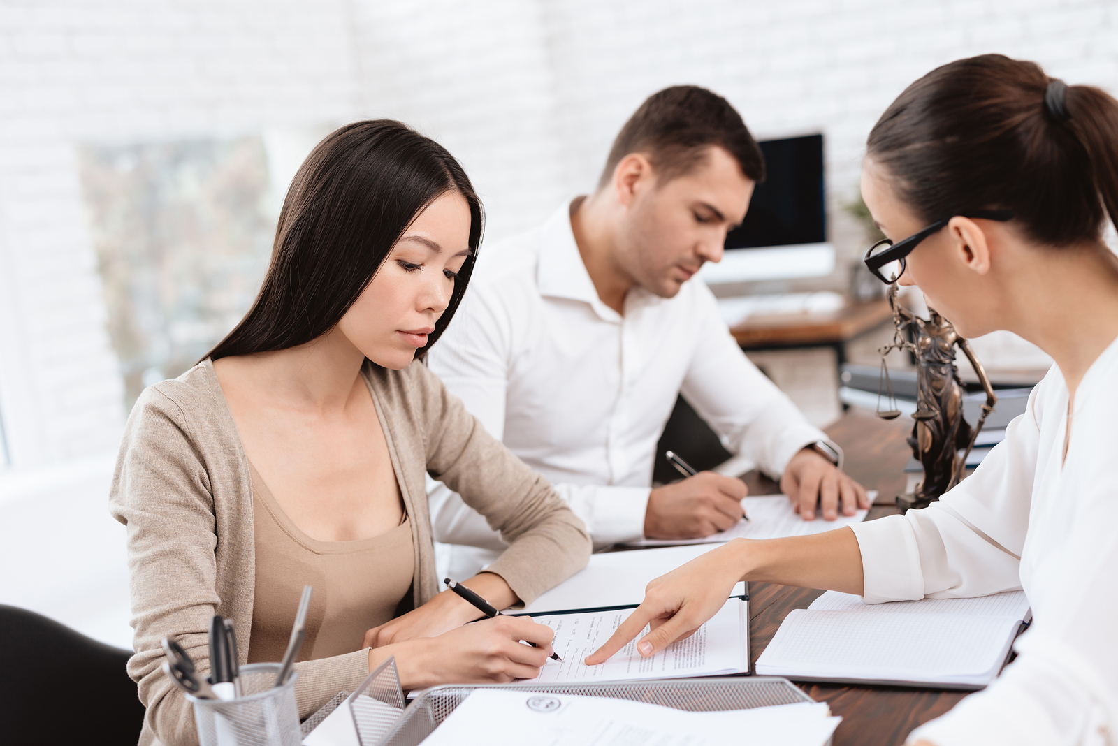 The couple went to a Chandler divorce lawyer to conclude an agreement on the divorce. They quarrel and argue with each other. Lawyer prepares documents.